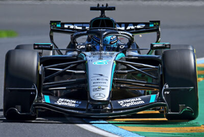 2026年F1澳大利亚大奖赛首日练习，拉塞尔驾驶梅赛德斯W17在阿尔伯特公园赛道行驶