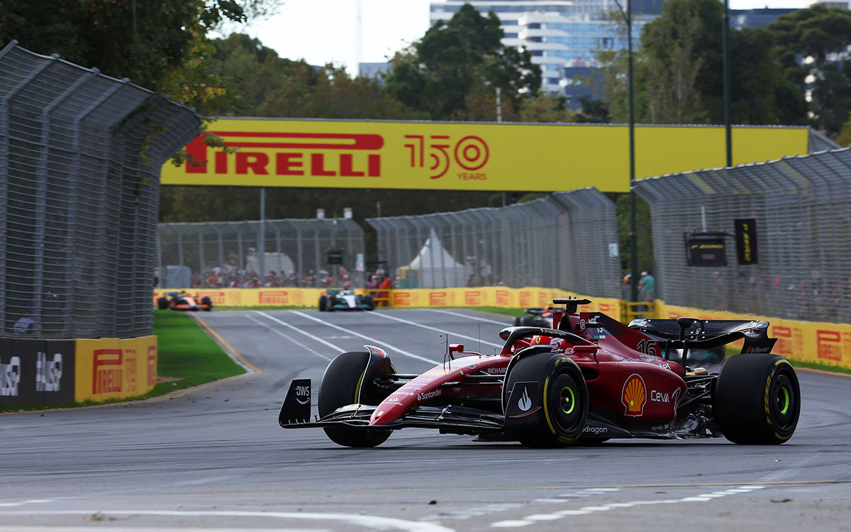 2022年F1澳大利亚大奖赛正赛，领跑比赛的勒克莱尔驾驶法拉利