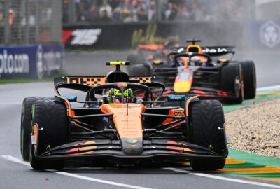 2025年F1澳大利亚大奖赛正赛，诺里斯驾驶迈凯伦MCL39雨中领跑