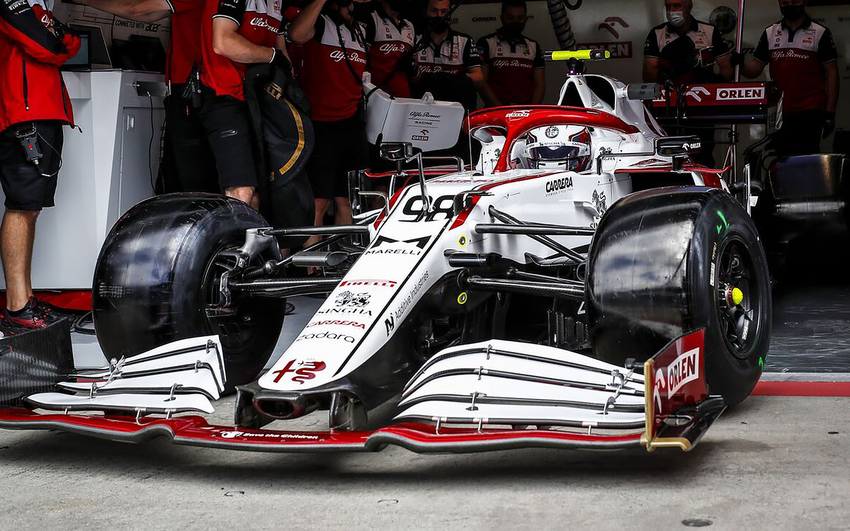2021年F1奥地利大奖赛一练,搭载原型轮胎的阿尔法·罗密欧车手乔维纳齐