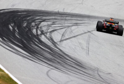 2021年F1奥地利大奖赛一练，行驶在红牛环的红牛RB16B