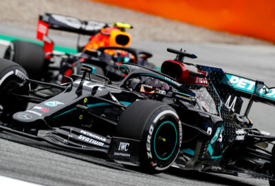 2020年F1奥地利大奖赛练习赛，梅赛德斯W11与红牛-本田RB16