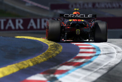 2025年F1奥地利大奖赛三练，角田裕毅驾驶红牛在红牛环赛道行驶