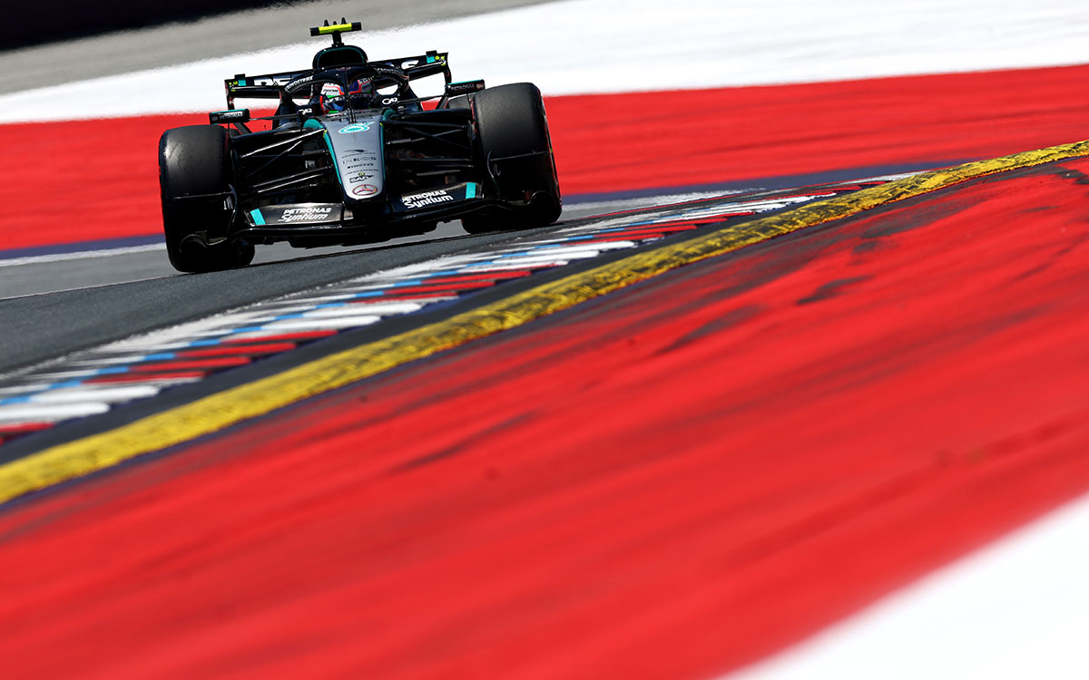2026年F1奥地利大奖赛三练，安东内利驾驶梅赛德斯在红牛环赛道行驶