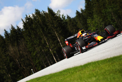 2020年F1奥地利大奖赛排位赛，驾驶红牛-本田RB16的马克斯·维斯塔潘