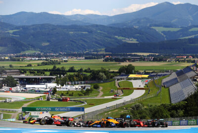 2020年F1奥地利大奖赛正赛进行中的红牛环赛道
