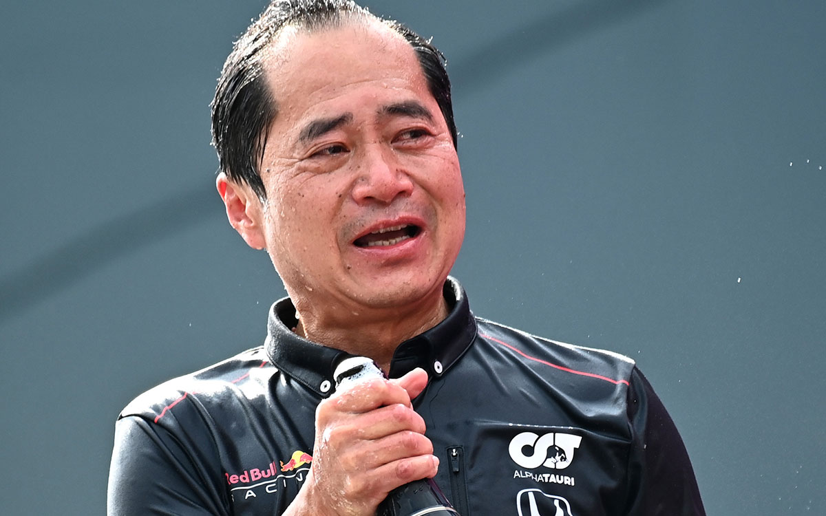 2021年F1奥地利大奖赛正赛,沐浴香槟的本田F1技术总监田边丰治