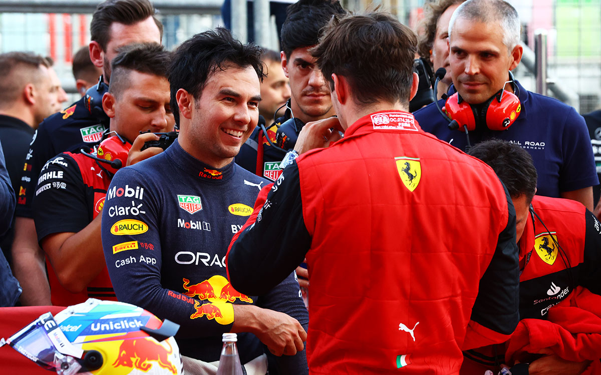 2022年F1阿塞拜疆大奖赛排位赛，排位结束后佩雷兹（红牛）与勒克莱尔（法拉利）交谈