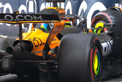 2025年F1阿塞拜疆大奖赛排位赛，维修区中的迈凯伦赛车