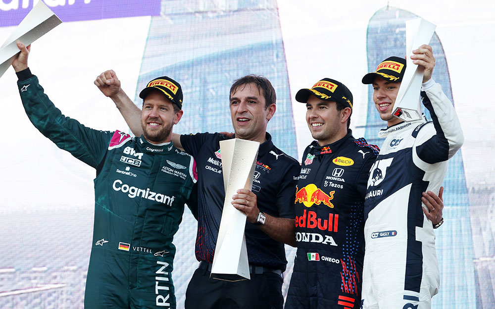 2021年F1阿塞拜疆大奖赛正赛，登上领奖台的维特尔（阿斯顿·马丁）、佩雷兹（红牛）与加斯利（红牛二队）