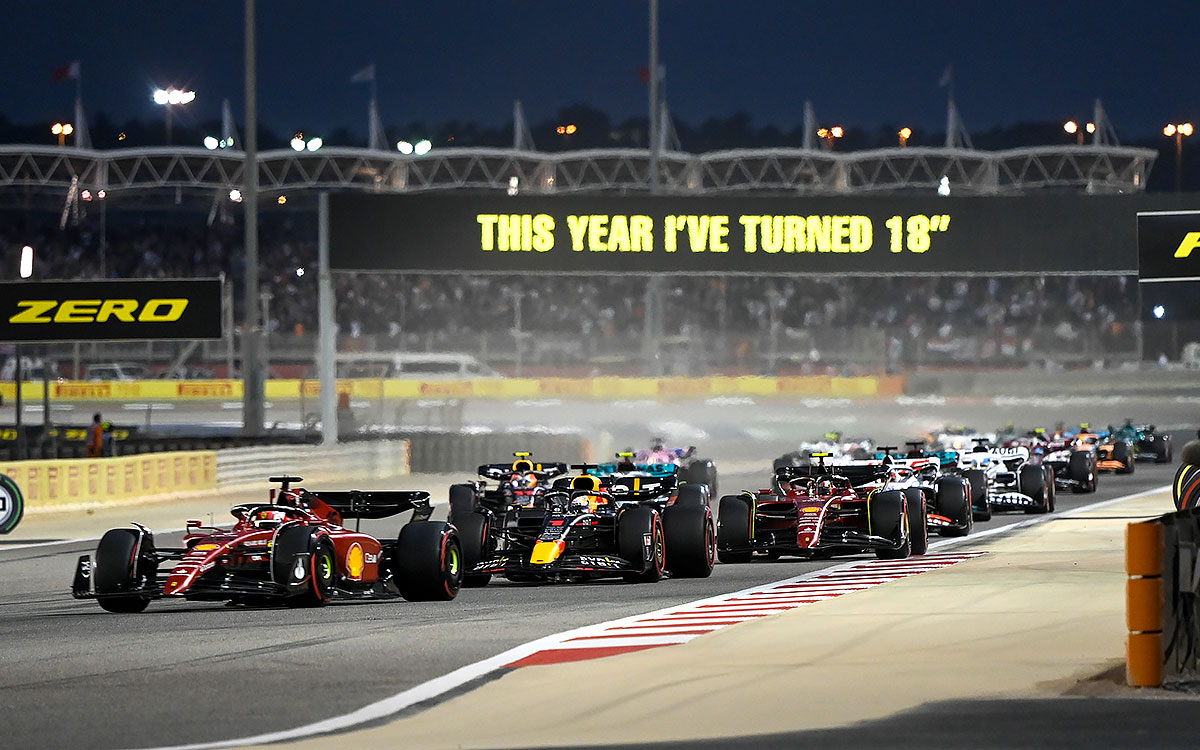 2022年F1巴林大奖赛正赛发车后的场面