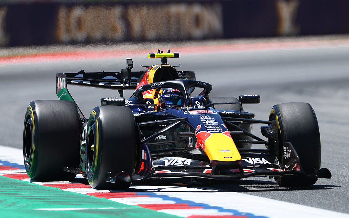 2026年F1西班牙大奖赛一练，岩佐步梦驾驶红牛RB22在加泰罗尼亚赛道行驶