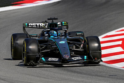 2026年F1西班牙大奖赛三练，拉塞尔驾驶梅赛德斯攻过弯角