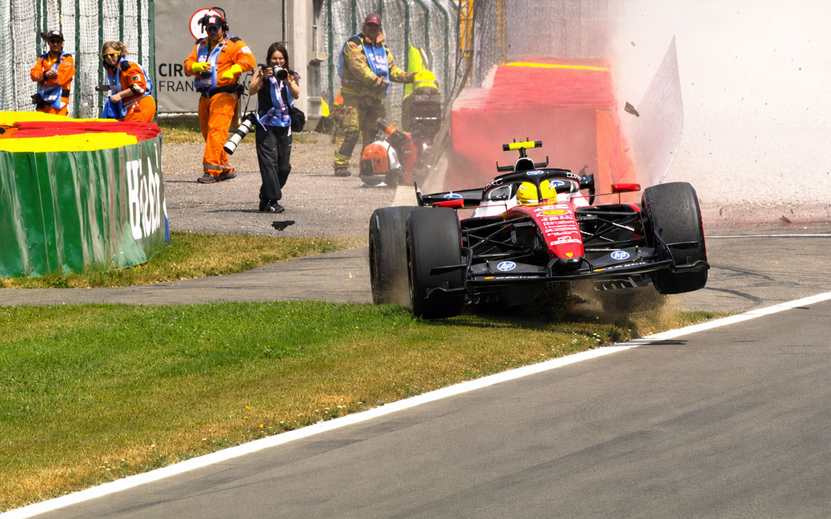2026年F1比利时大奖赛三练，汉密尔顿在斯帕赛道法尼埃弯（12-13号弯）撞车