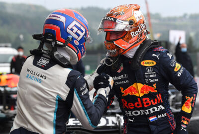2021年F1比利时大奖赛排位赛，与拉塞尔一同庆祝头排位置的维斯塔潘