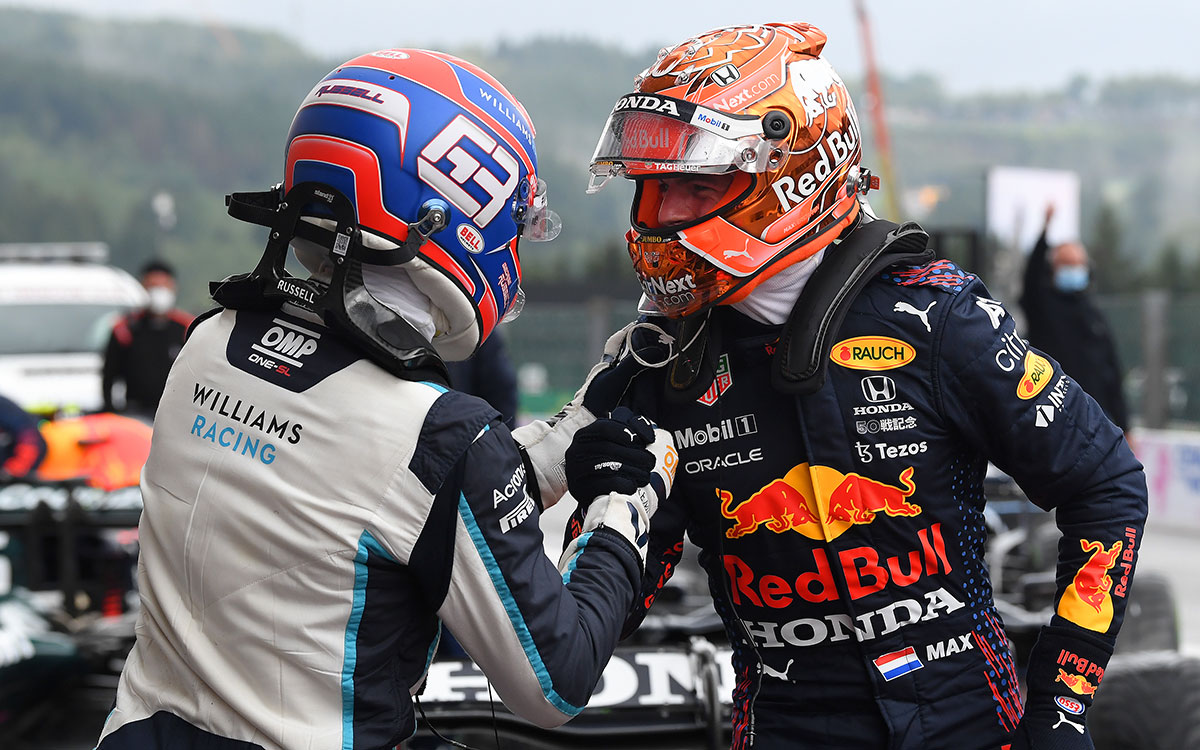 2021年F1比利时大奖赛排位赛，与拉塞尔一同庆祝头排位置的维斯塔潘