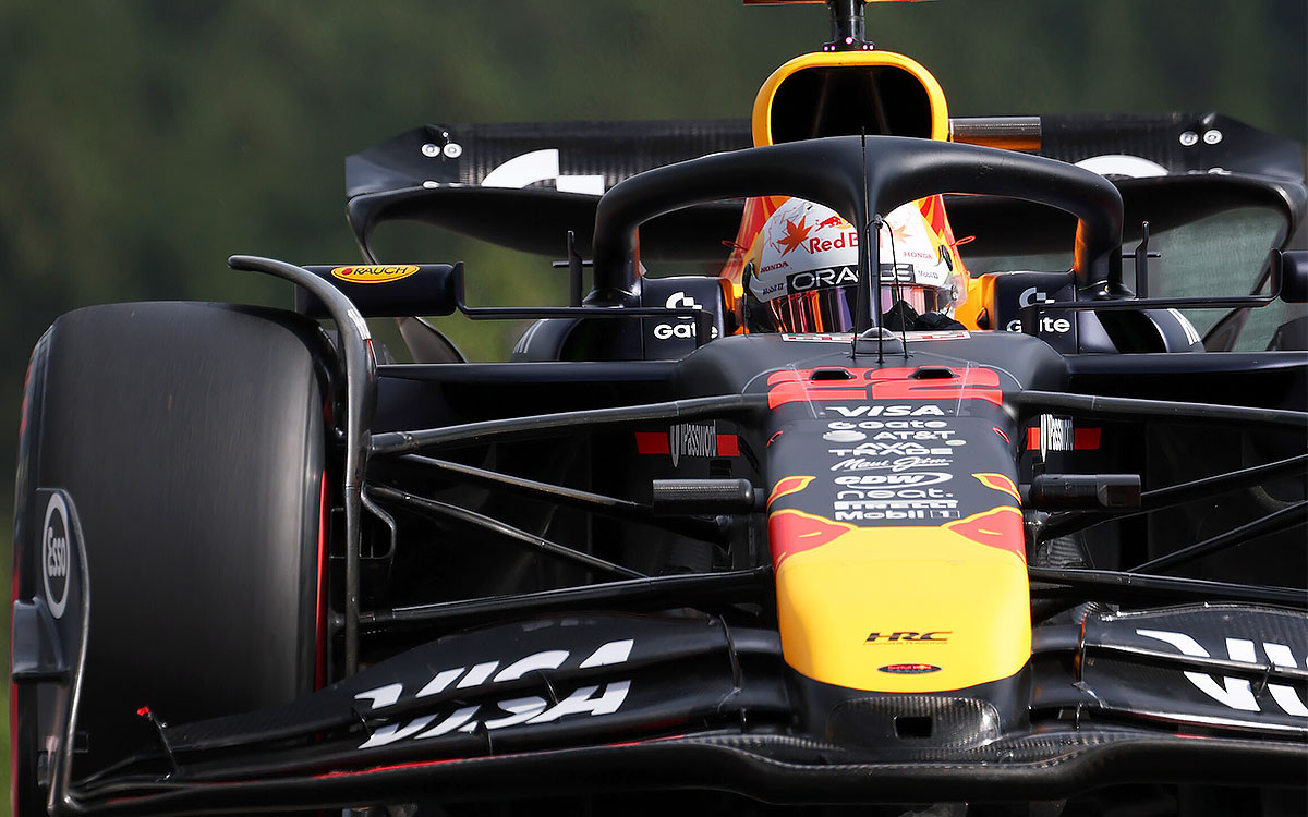 2025年F1比利时大奖赛排位赛，角田裕毅驾驶红牛RB21在斯帕赛道行驶