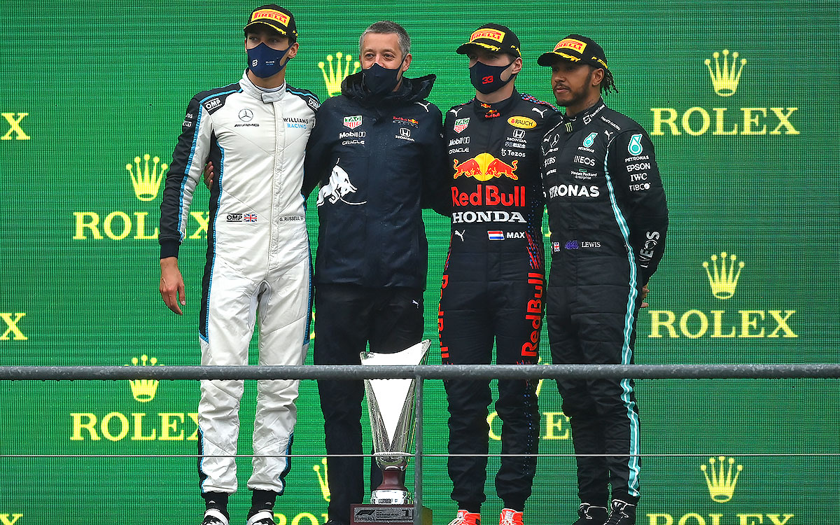 2021年F1比利时大奖赛正赛，登上领奖台的维斯塔潘、拉塞尔与汉密尔顿