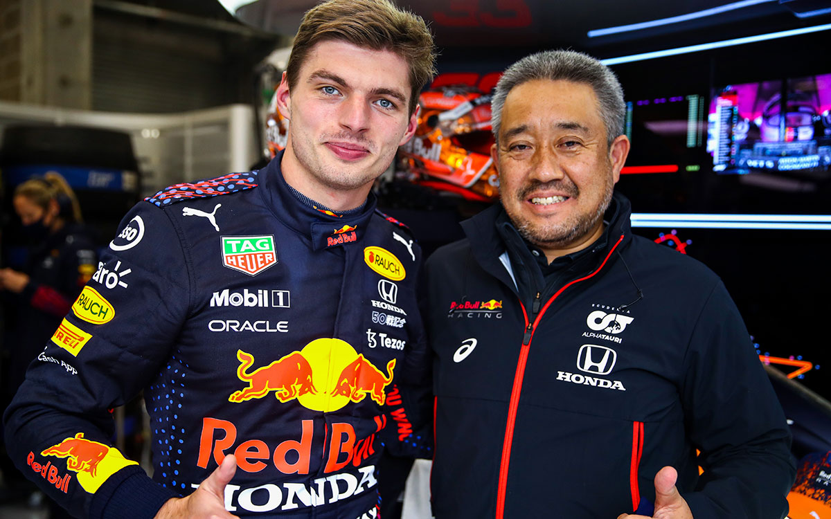 2021年F1比利时大奖赛正赛，本田F1董事总经理山本雅史与维斯塔潘