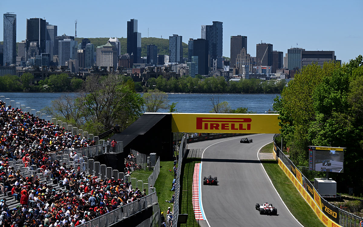 2026年F1加拿大大奖赛一练，奥康的哈斯在赛道上追赶霍肯伯格的奥迪