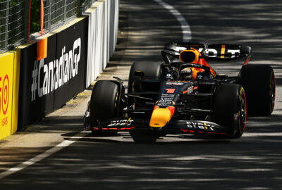 2022年F1加拿大大奖赛二练，维斯塔潘驾驶红牛RB18在维伦纽夫赛道行驶
