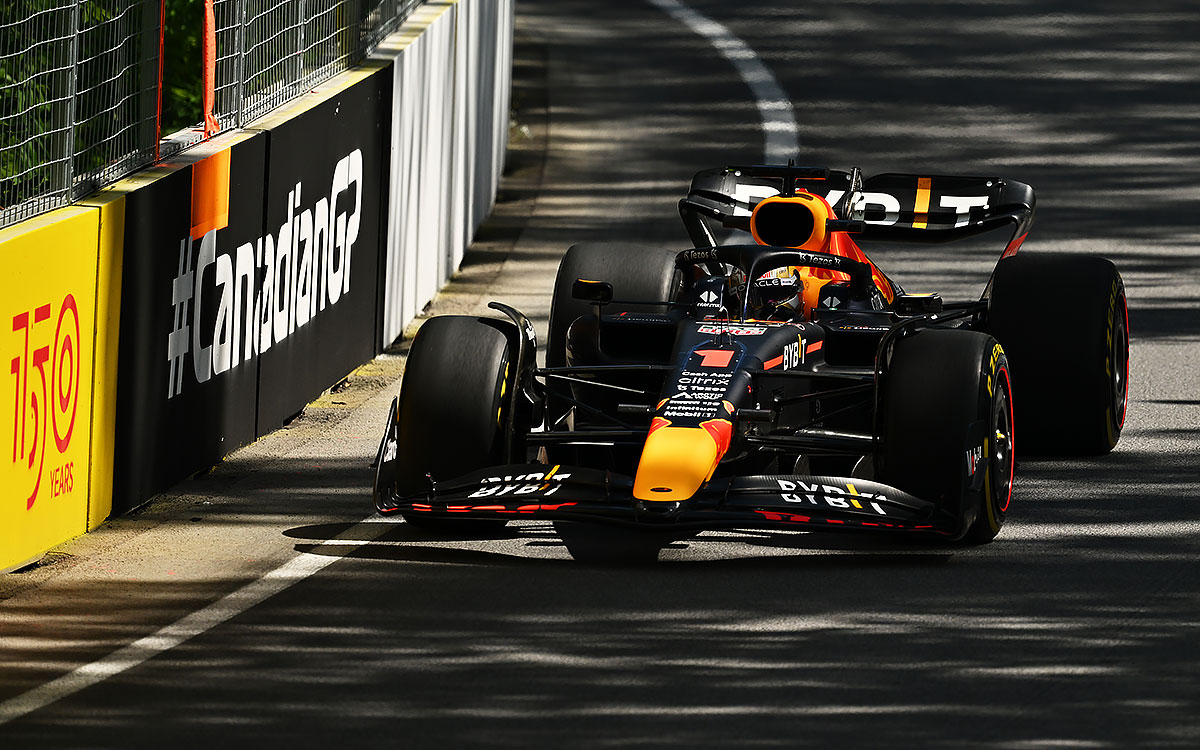 2022年F1加拿大大奖赛二练，维斯塔潘驾驶红牛RB18在维伦纽夫赛道行驶