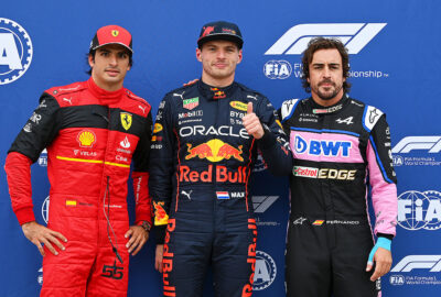 2022年F1加拿大大奖赛排位赛，排位结束后交谈的塞恩斯（法拉利）、维斯塔潘（红牛）与阿隆索（阿尔派）