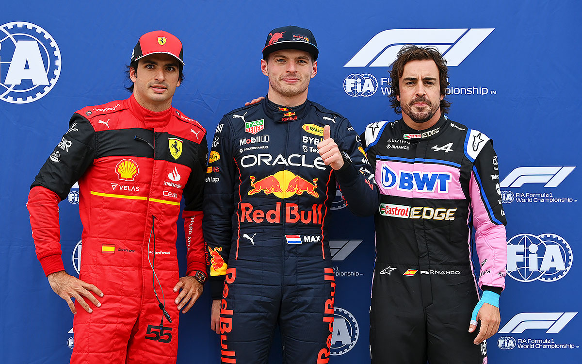 2022年F1加拿大大奖赛排位赛，排位结束后交谈的塞恩斯（法拉利）、维斯塔潘（红牛）与阿隆索（阿尔派）