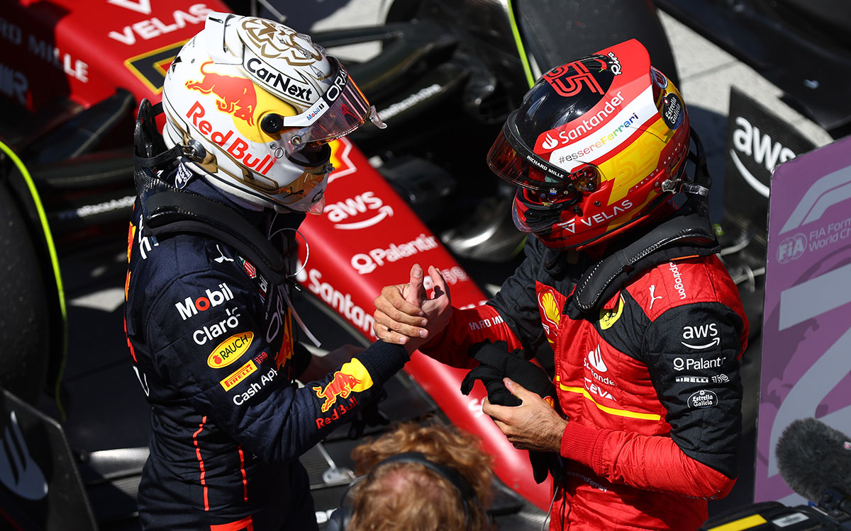 2022年F1加拿大大奖赛正赛，赛后互相致意的维斯塔潘（红牛）与塞恩斯（法拉利）