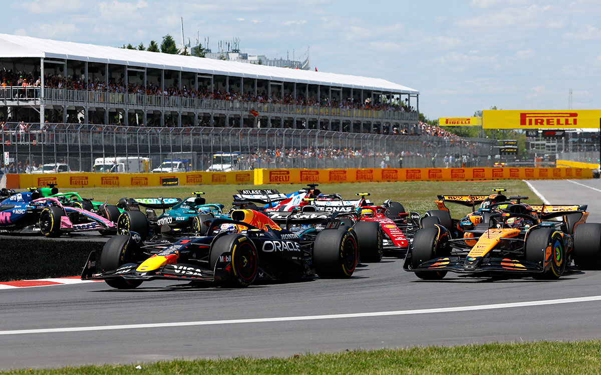 2025年F1加拿大大奖赛正赛发车后，维斯塔潘与皮亚斯特里争夺位置