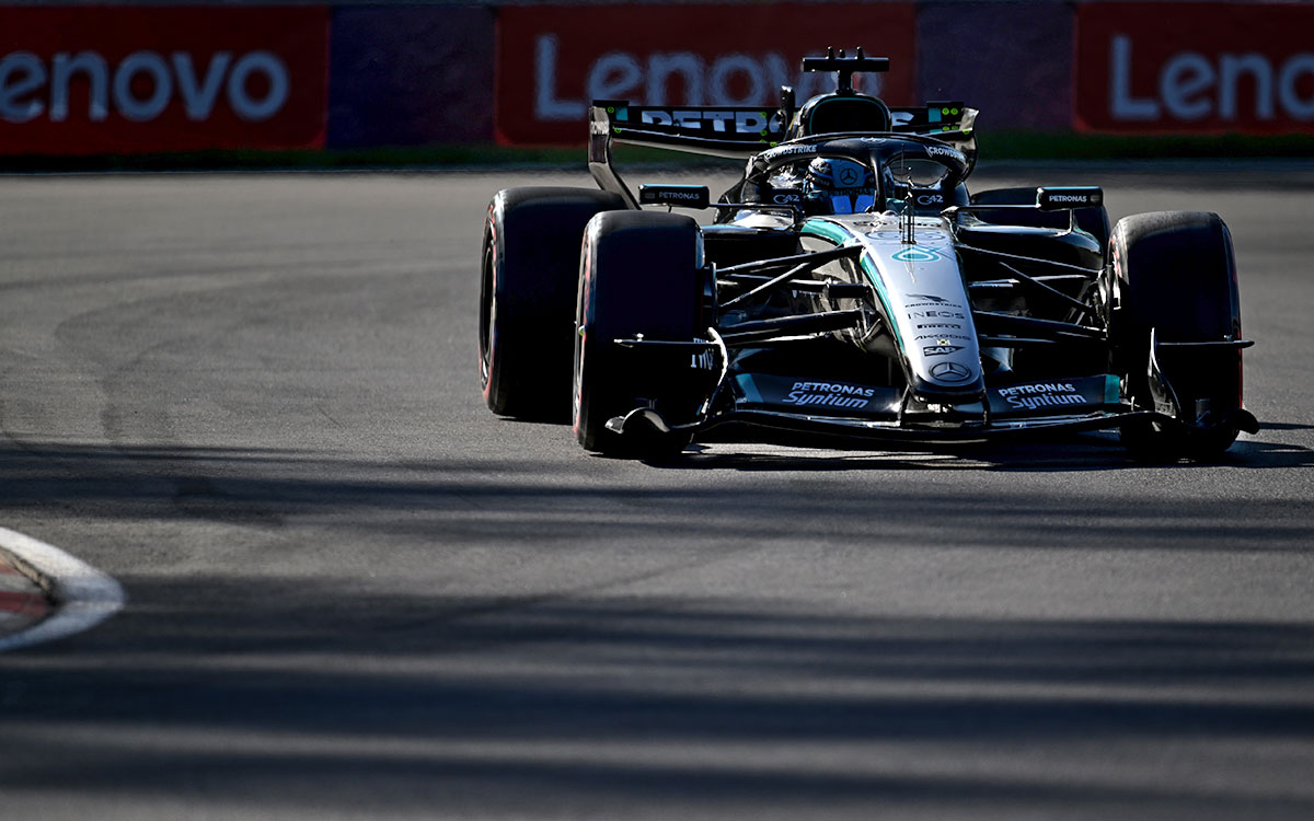 2026年F1加拿大大奖赛冲刺排位,拉塞尔驾驶梅赛德斯在吉尔斯·维伦纽夫赛道行驶
