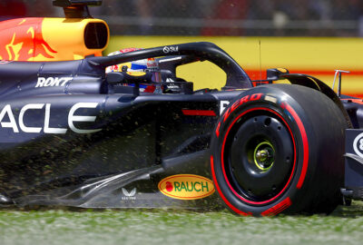 2024年F1艾米利亚罗马涅大奖赛一练，维斯塔潘驾驶红牛赛车冲出赛道驶上草地