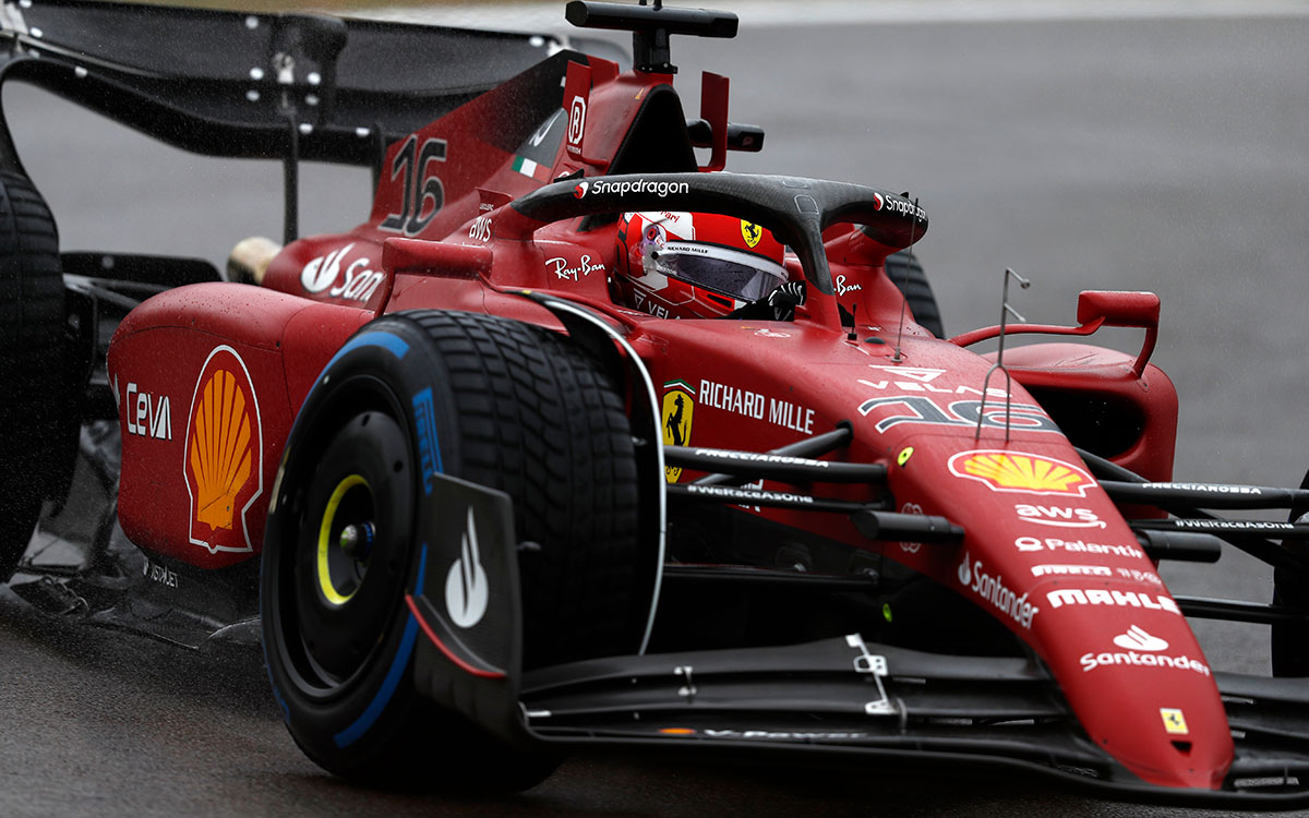 2022年F1艾米利亚罗马涅大奖赛,勒克莱尔驾驶法拉利使用全雨胎在伊莫拉赛道行驶