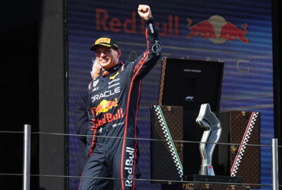 2025年F1艾米利亚罗马涅大奖赛正赛，维斯塔潘夺冠后登上颁奖台