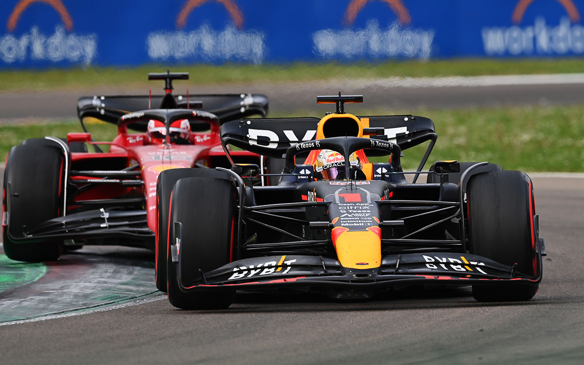 2022年F1艾米利亚罗马涅大奖赛冲刺赛,维斯塔潘(红牛)在1号弯超越勒克莱尔(法拉利)