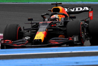 2021年F1法国大奖赛三练，驾驶红牛RB16B行驶在保罗·里卡德赛道的维斯塔潘