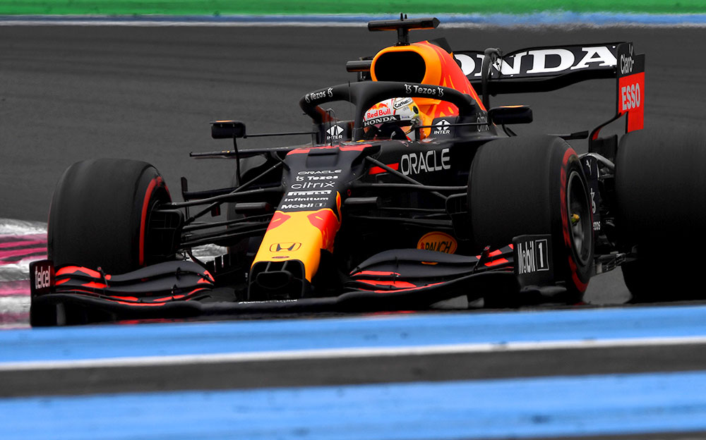 2021年F1法国大奖赛三练，驾驶红牛RB16B行驶在保罗·里卡德赛道的维斯塔潘