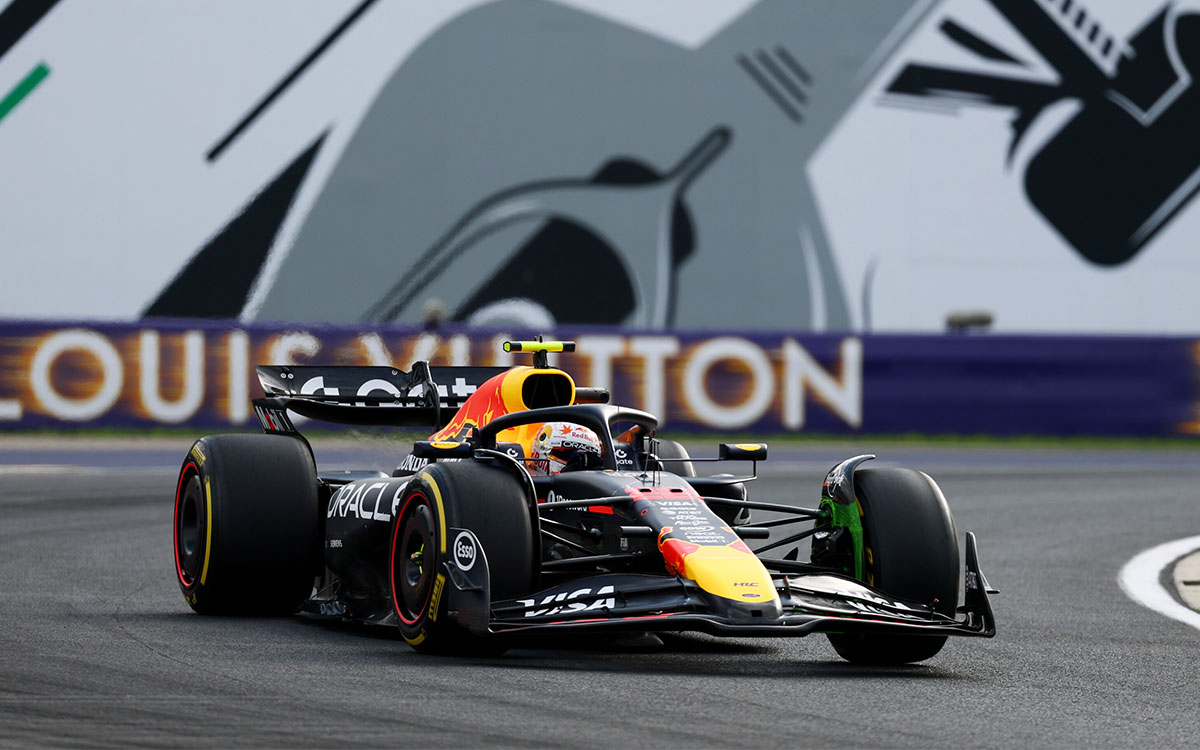 2025年F1匈牙利大奖赛二练，角田裕毅驾驶红牛RB21在亨格罗林赛道行驶