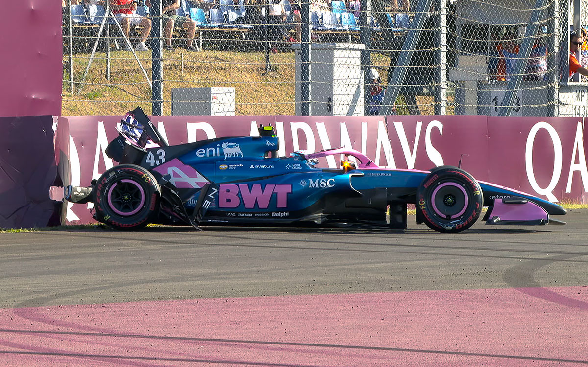 2026年F1匈牙利大奖赛二练,科拉平托的阿尔派A526在最后一弯尾部撞上护栏受损