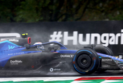 2022年F1匈牙利大奖赛三练，拉蒂菲驾驶威廉姆斯使用半雨胎在雨中的亨格罗林赛道行驶