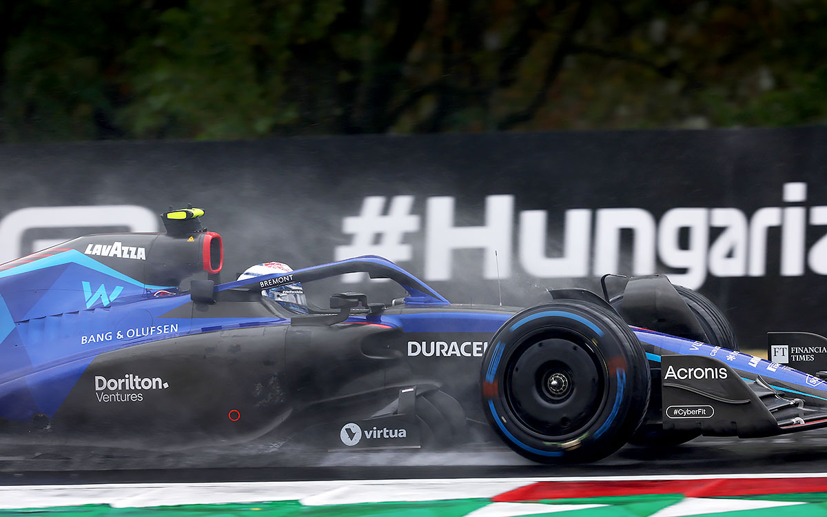 2022年F1匈牙利大奖赛三练，拉蒂菲驾驶威廉姆斯使用半雨胎在雨中的亨格罗林赛道行驶