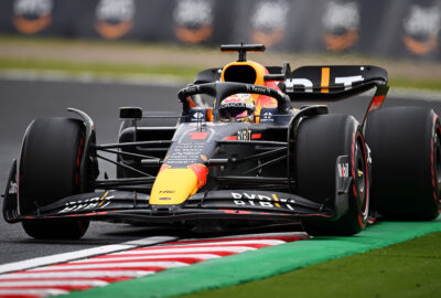 2022年F1日本大奖赛三练，维斯塔潘驾驶红牛在铃鹿赛道行驶