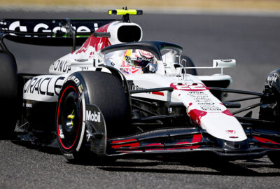 2025年F1日本大奖赛三练，角田裕毅驾驶红牛RB21在铃鹿赛道行驶