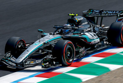 2026年F1日本大奖赛排位赛，安东内利驾驶梅赛德斯在铃鹿赛道进行飞行圈