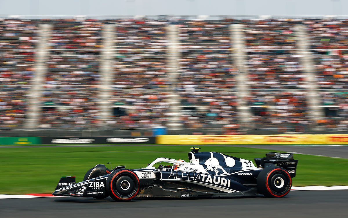 2022年F1墨西哥大奖赛二练，角田裕毅驾驶红牛二队在罗德里格斯兄弟赛道行驶