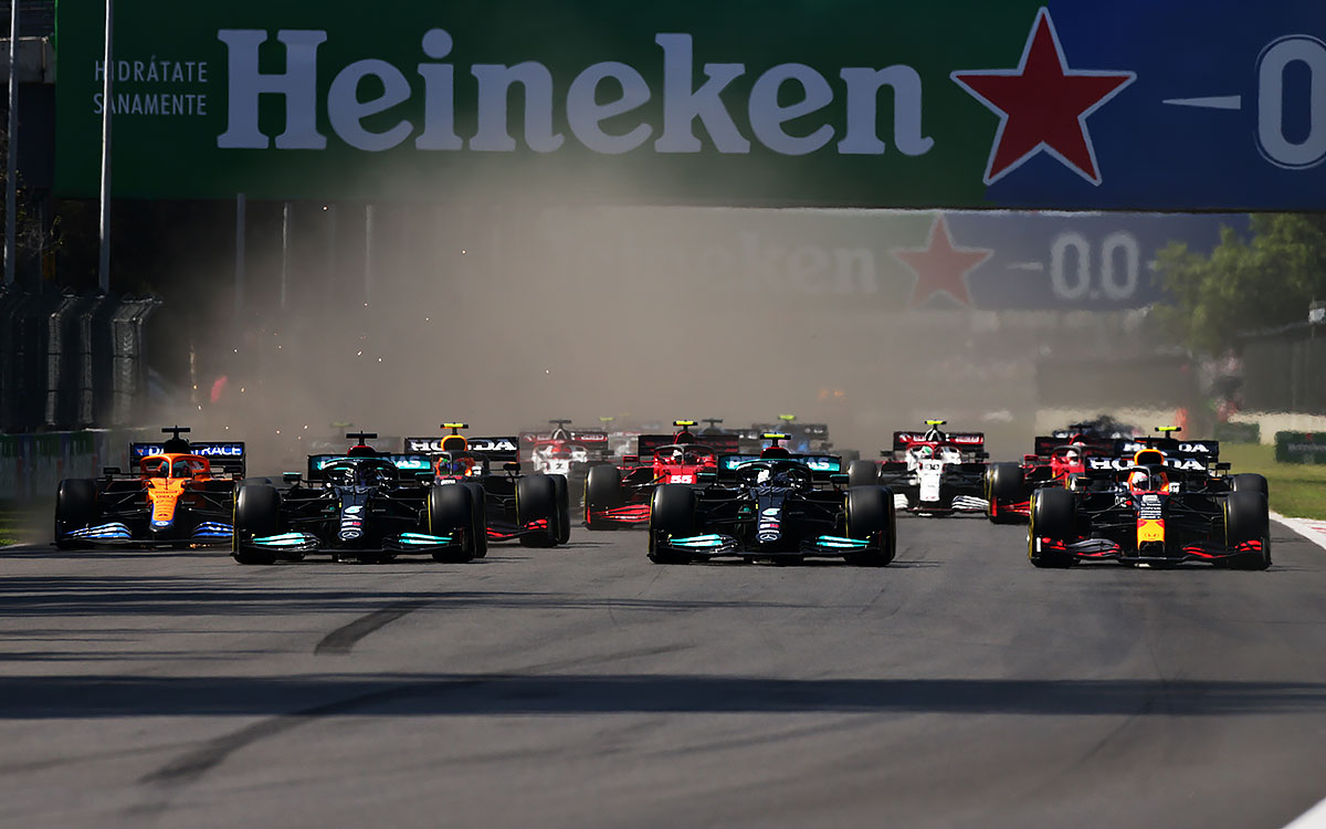 2021年F1墨西哥大奖赛正赛,发车圈主直道的景象