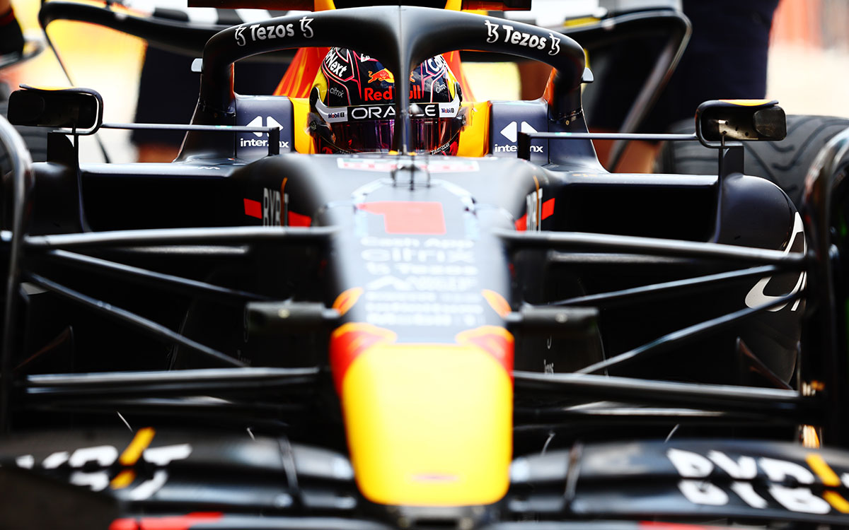 2022年F1迈阿密大奖赛一练,戴着特别版头盔的维斯塔潘(红牛)