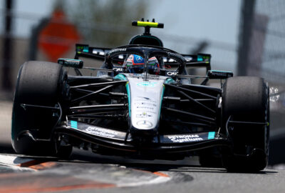 2026年F1迈阿密大奖赛一练，安东内利驾驶梅赛德斯压过路肩