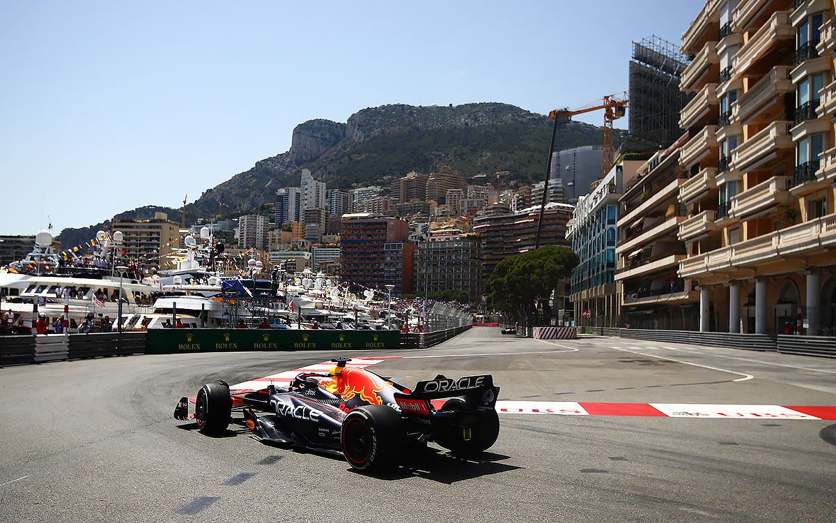 2022年F1摩纳哥大奖赛一练,维斯塔潘驾驶红牛通过新减速弯
