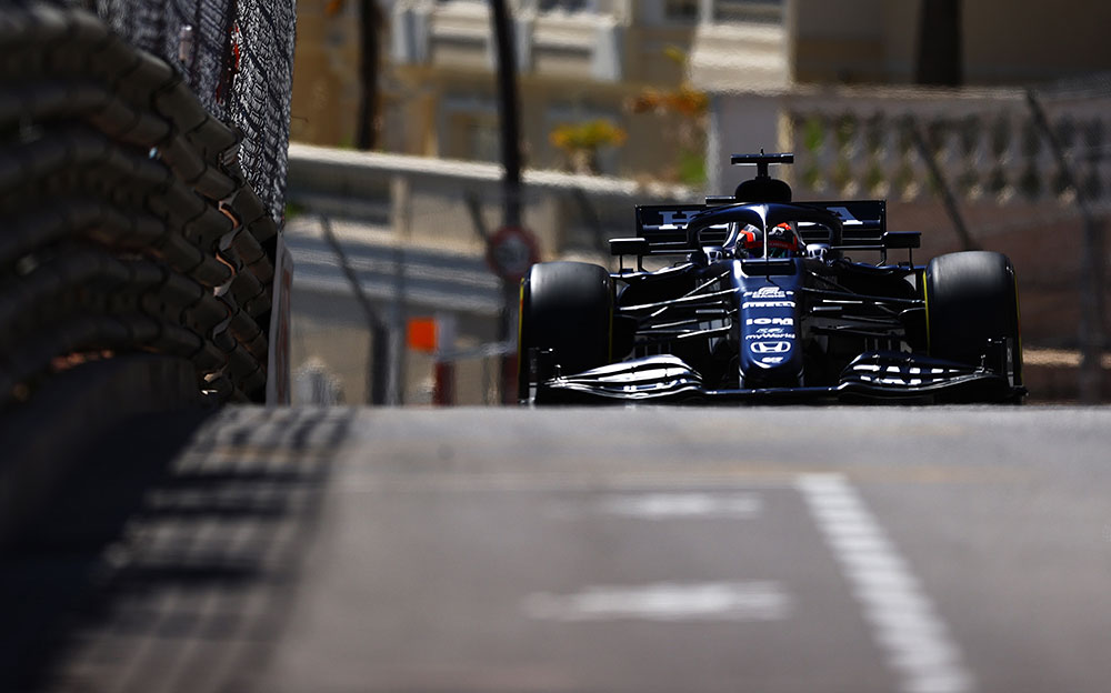 2021年F1摩纳哥大奖赛二练，角田裕毅驾驶红牛二队在蒙特卡洛市街赛道行驶